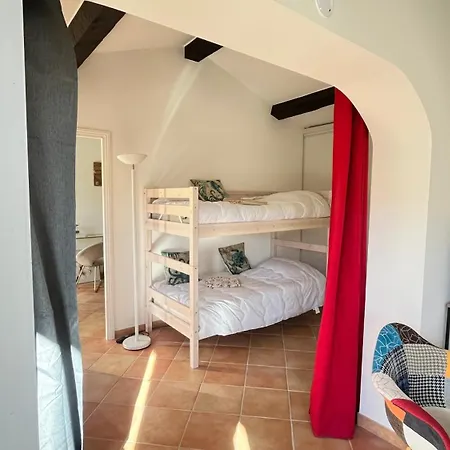 La Maison Aux Volets Bleus *